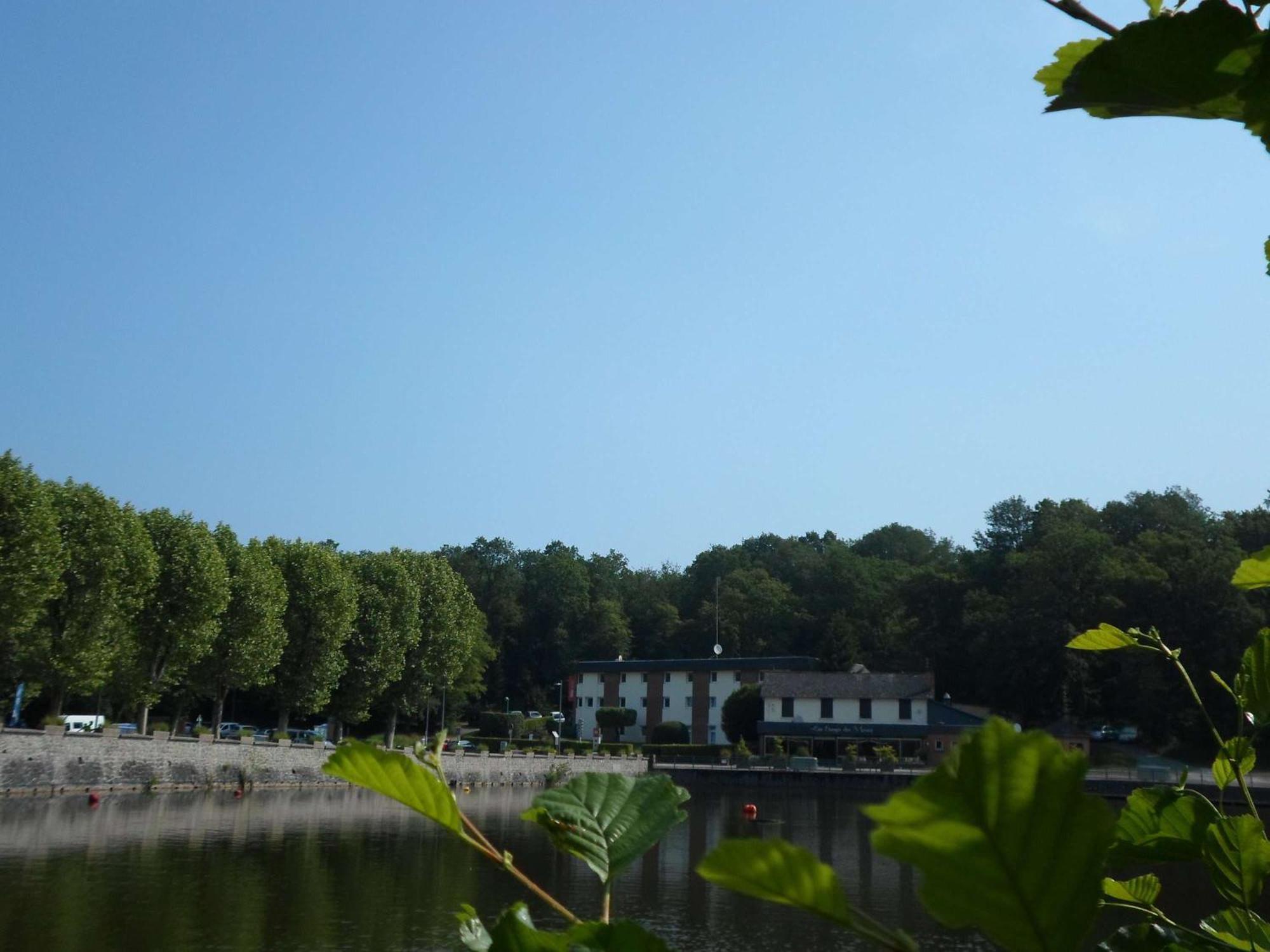 Отель Ibis Les Etangs Des Moines Fourmies Экстерьер фото
