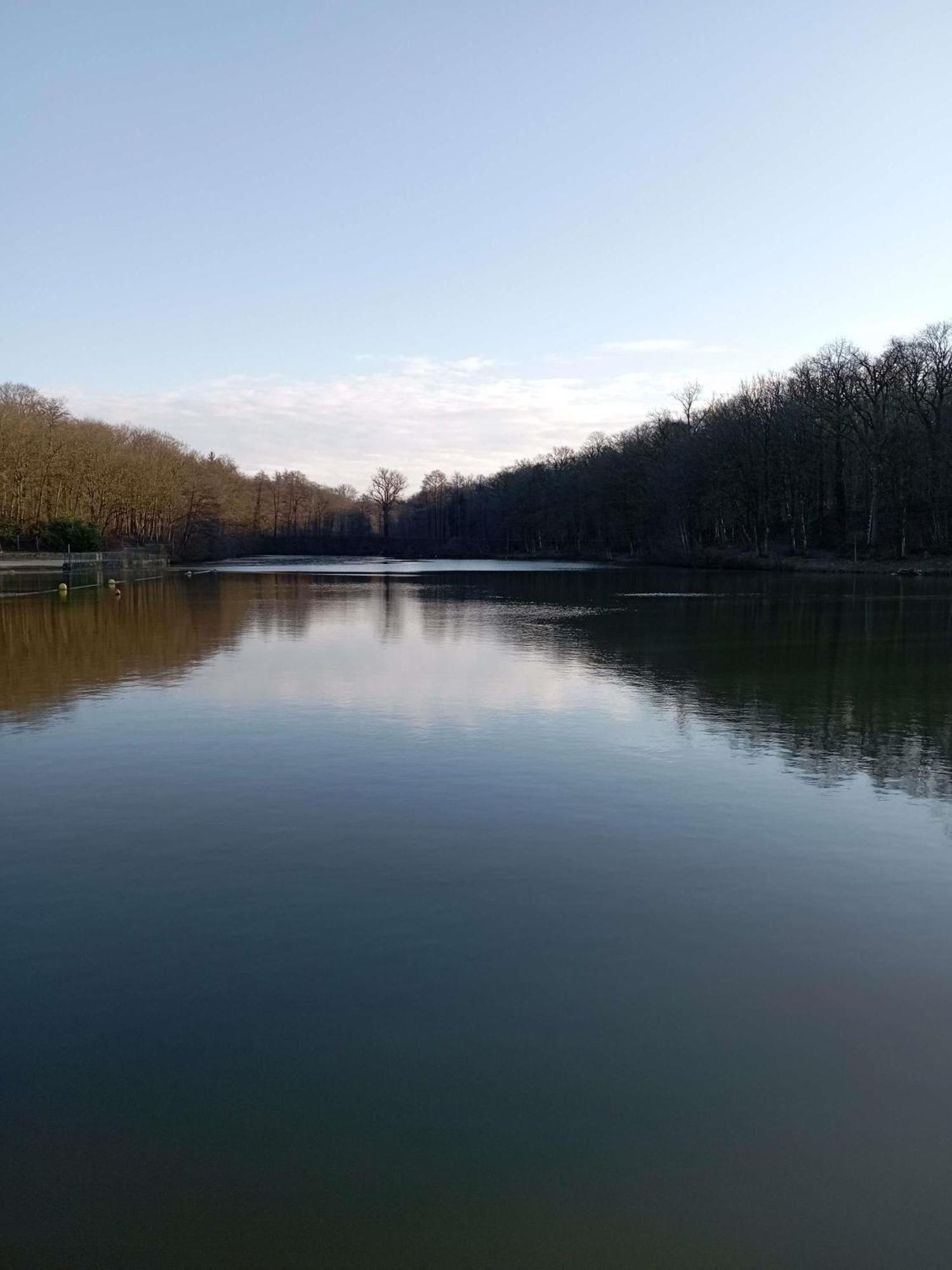 Отель Ibis Les Etangs Des Moines Fourmies Экстерьер фото